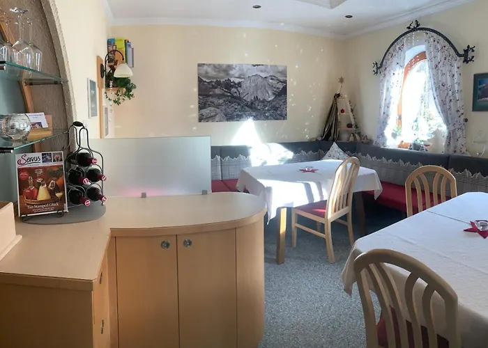 Gaestehaus Sissy Πανσιόν Λάνγκενφελντ