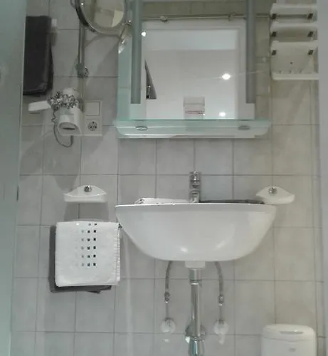 Gaestehaus Sissy Πανσιόν 3*